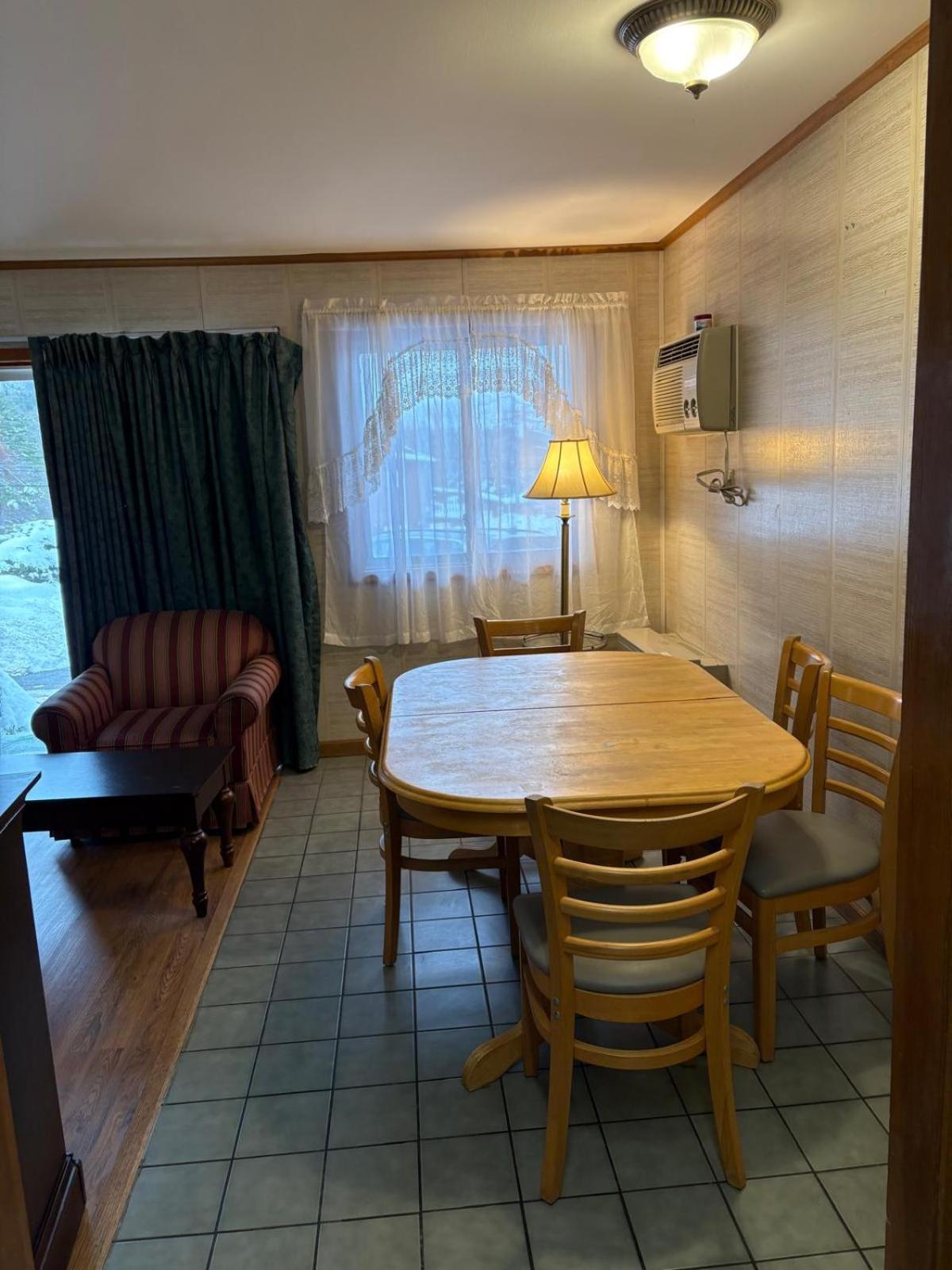 Mohican Resort Motel, Conveniently Located To All Lake George Attractions Queensbury Exterior photo